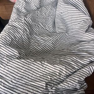 Striped crib fitted sheet